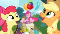 Apple Bloom and Applejack singing S4E09