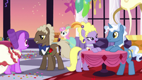 High-society ponies mingling S5E7