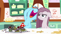 Rainbow laughing over the bad cupcakes S8E18