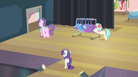 Rarity '...make all of those outfits out of it so fast' S4E08