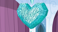 The Crystal Heart cracks S6E1
