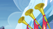 Trumpets playing fanfare S4E25
