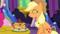 Applejack eating pancakes S5E03