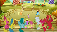 Rainbow vs. Applejack, in lassoing.