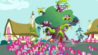 Pinkie Pie clones forming a crowd S3E03