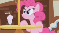 Pinkie Pie disapproves of Gilda's thievery S1E05