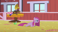 Pinkie Pie sad at her party S1E25