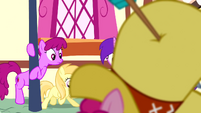 Ponies looking at Pinkie S4E12