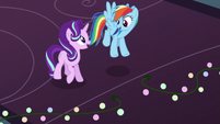 Starlight singing next to Rainbow Dash S6E8