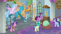 Twilight explaining the Fetlock Fete S9E7