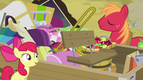 Apple Bloom and Big Mac by the wagon S4E09
