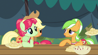 Apple Family a hoot S3E8