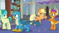 Applejack releases Gallus from her lasso S8E1