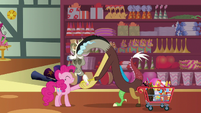 Discord thanks Pinkie Pie for her advice S7E12