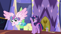 Flurry Heart flies away from Twilight S7E3