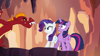 Garble approaching Twilight and Rarity S6E5