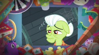 Granny Smith sees what's inside the box S5E17