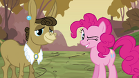 Pinkie Pie winks at Cranky Doodle with Matilda S02E18