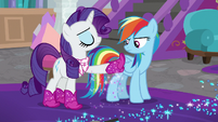 Rarity shaking glitter off her boot S8E17