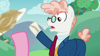 Svengallop knocks oats out of Pinkie's hoof S5E24