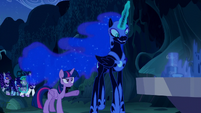 Twilight points at Cutie Map; Nightmare Moon looks at it S5E26
