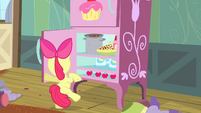 Apple Bloom opening refrigerator S4E17