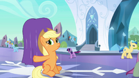 Applejack trying to conceal the heart S3E2