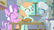 Diamond Tiara, Peach Fuzz, and Silver Spoon eating pie S6E4