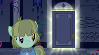 Gala colt looking at glowing door S5E7