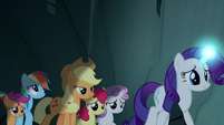 Pony sisters walk through the cave depths S7E16