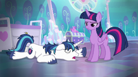 Shining Armor falls asleep again S6E1