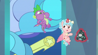 Spike appears behind Cozy Glow S9E24