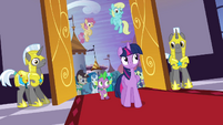 Twilight and Spike enter the castle S4E01