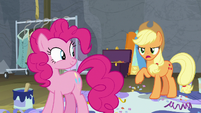 Applejack -wormy apple cores, Pinkie!- S8E7