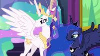 Celestia and Luna watch Twilight and Starlight hug S7E1