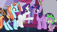 Rarity points at Twilight S5E14