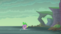 Spike spitting out water S6E5