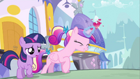 Twilight witnessing how Cadance spreads the love.