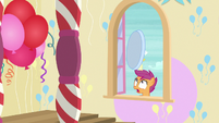 Cupcakes flying over Scootaloo's head S8E12