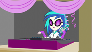 DJ Pon-3 stops playing EG3