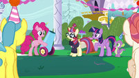 Pinkie Pie takes out her party cannon S5E12