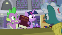 Spike gives library book to the librarian S9E5