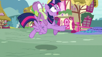 Spike prevents Twilight from taking off S5E3