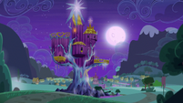 Starlight Glimmer floats down from castle balcony S6E25