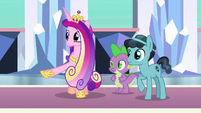 Cadance letting Crystal Hoof meet Flurry Heart S6E16