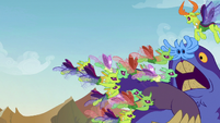 Changelings pushing against the maulwurf S7E17