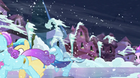 Crystal ponies running to get evacuated S6E2