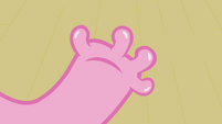 Pinkie Pie grew fingers S3E3