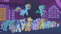 Ponies cheering for Twilight S1E06