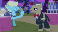 Pony drinking cider S4E13